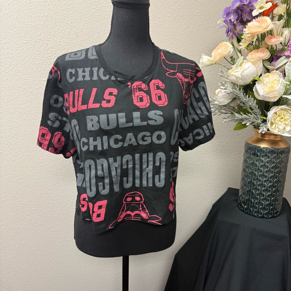 NBA Chicago Bulls Black Red Allover Graphic Tee Size L 2022 Basketball Top